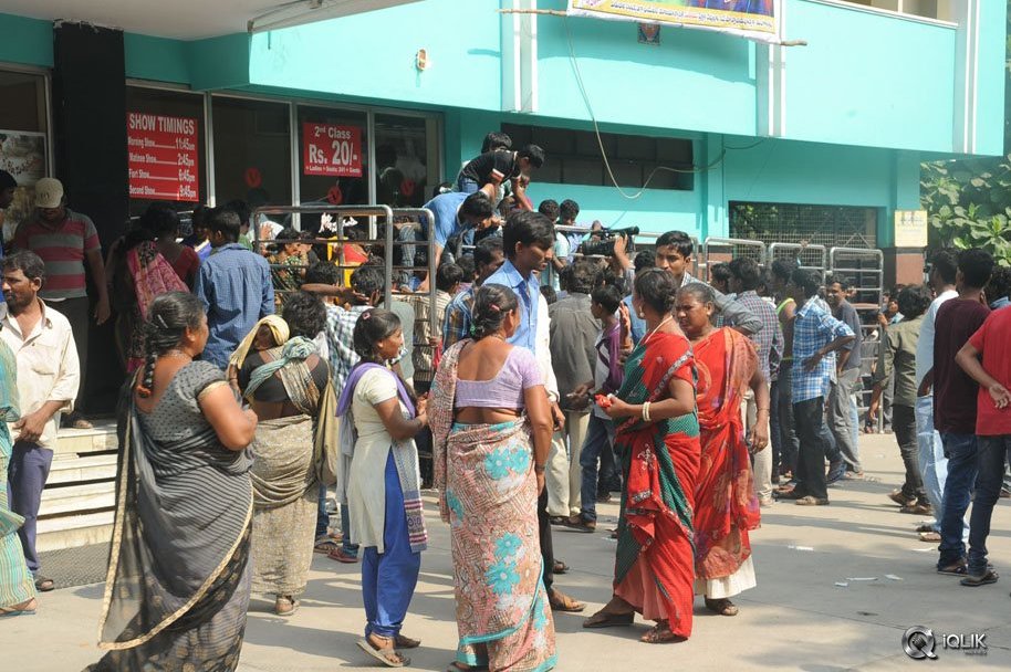 Son-Of-Sathyamurthy-Movie-Hungama-in-Hyderabad